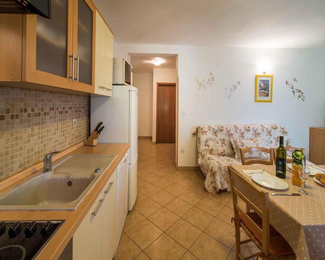 Apartments In Vrbnik/Insel Krk 13597 Eksteriør billede