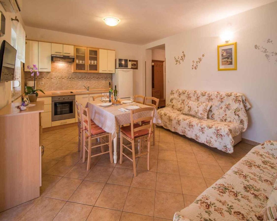 Apartments In Vrbnik/Insel Krk 13597 Eksteriør billede
