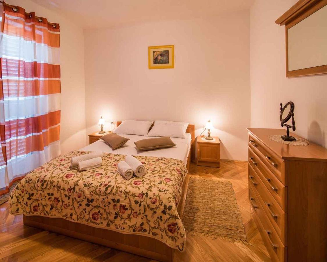 Apartments In Vrbnik/Insel Krk 13597 Eksteriør billede