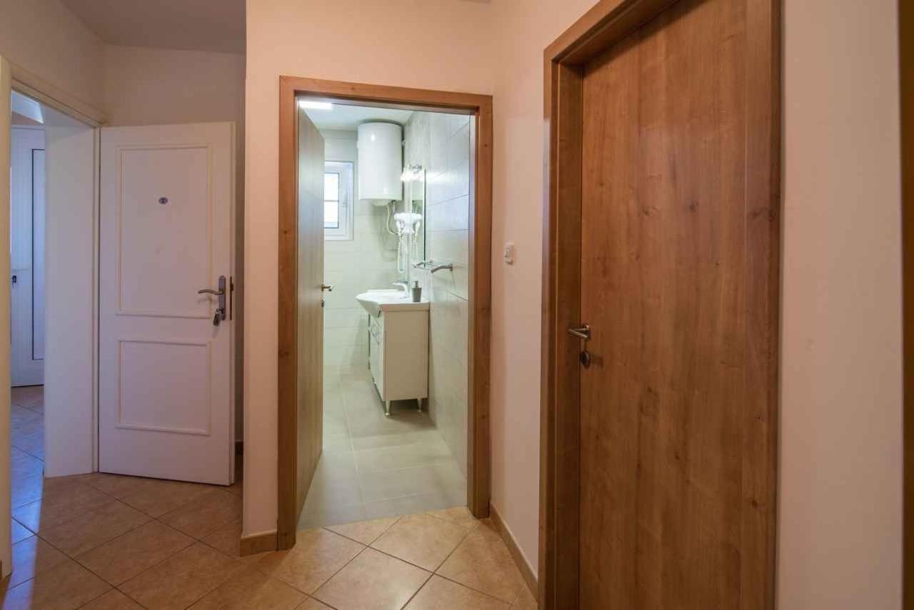 Apartments In Vrbnik/Insel Krk 13597 Eksteriør billede