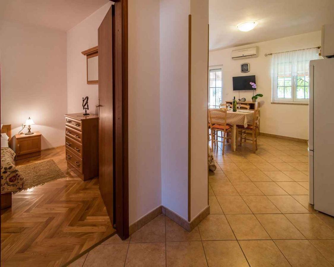 Apartments In Vrbnik/Insel Krk 13597 Eksteriør billede