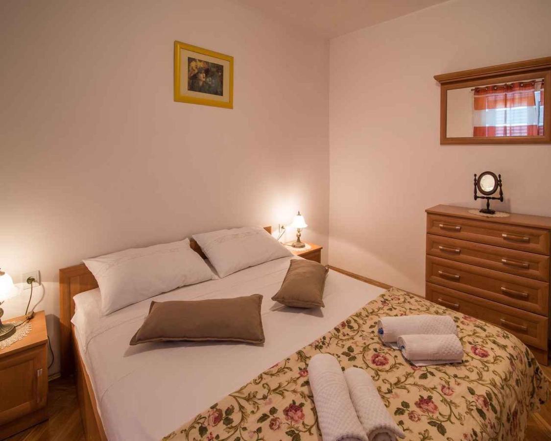 Apartments In Vrbnik/Insel Krk 13597 Eksteriør billede
