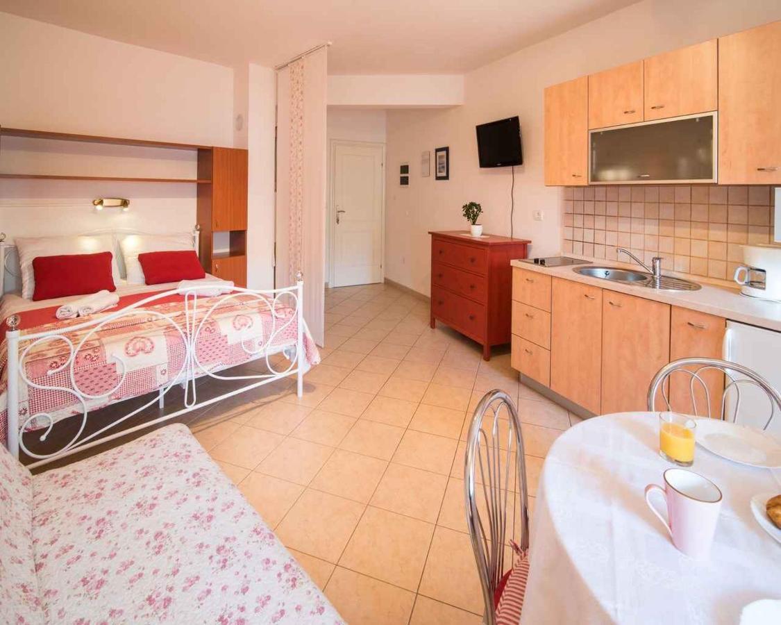Apartments In Vrbnik/Insel Krk 13597 Eksteriør billede