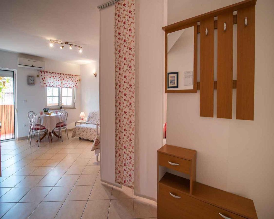 Apartments In Vrbnik/Insel Krk 13597 Eksteriør billede