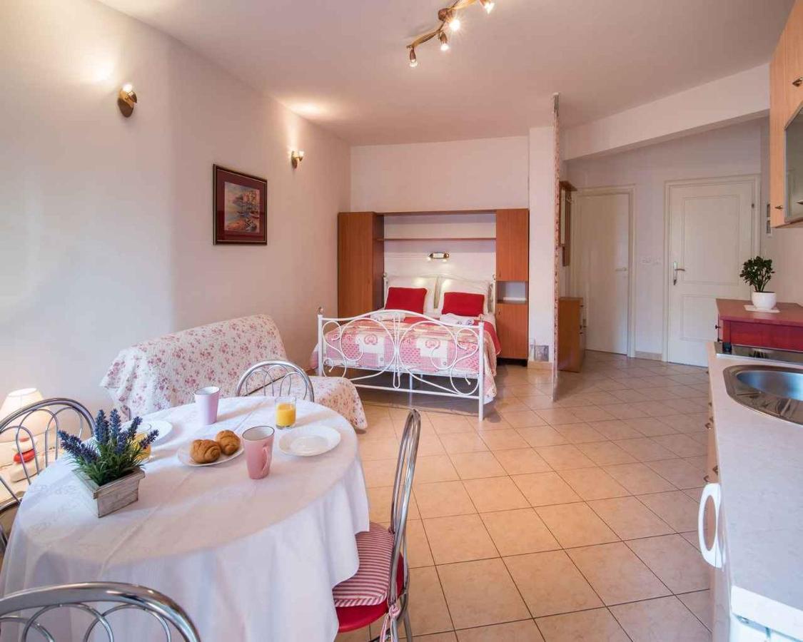 Apartments In Vrbnik/Insel Krk 13597 Eksteriør billede