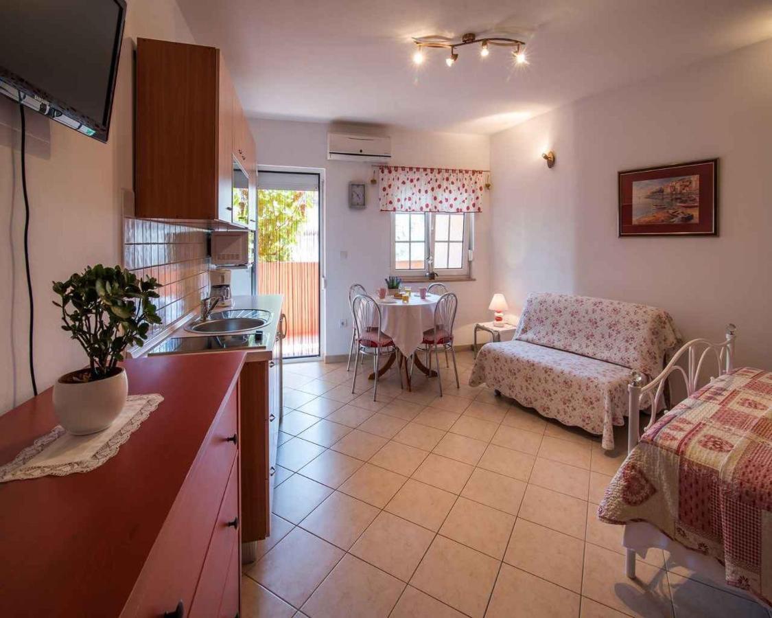 Apartments In Vrbnik/Insel Krk 13597 Eksteriør billede